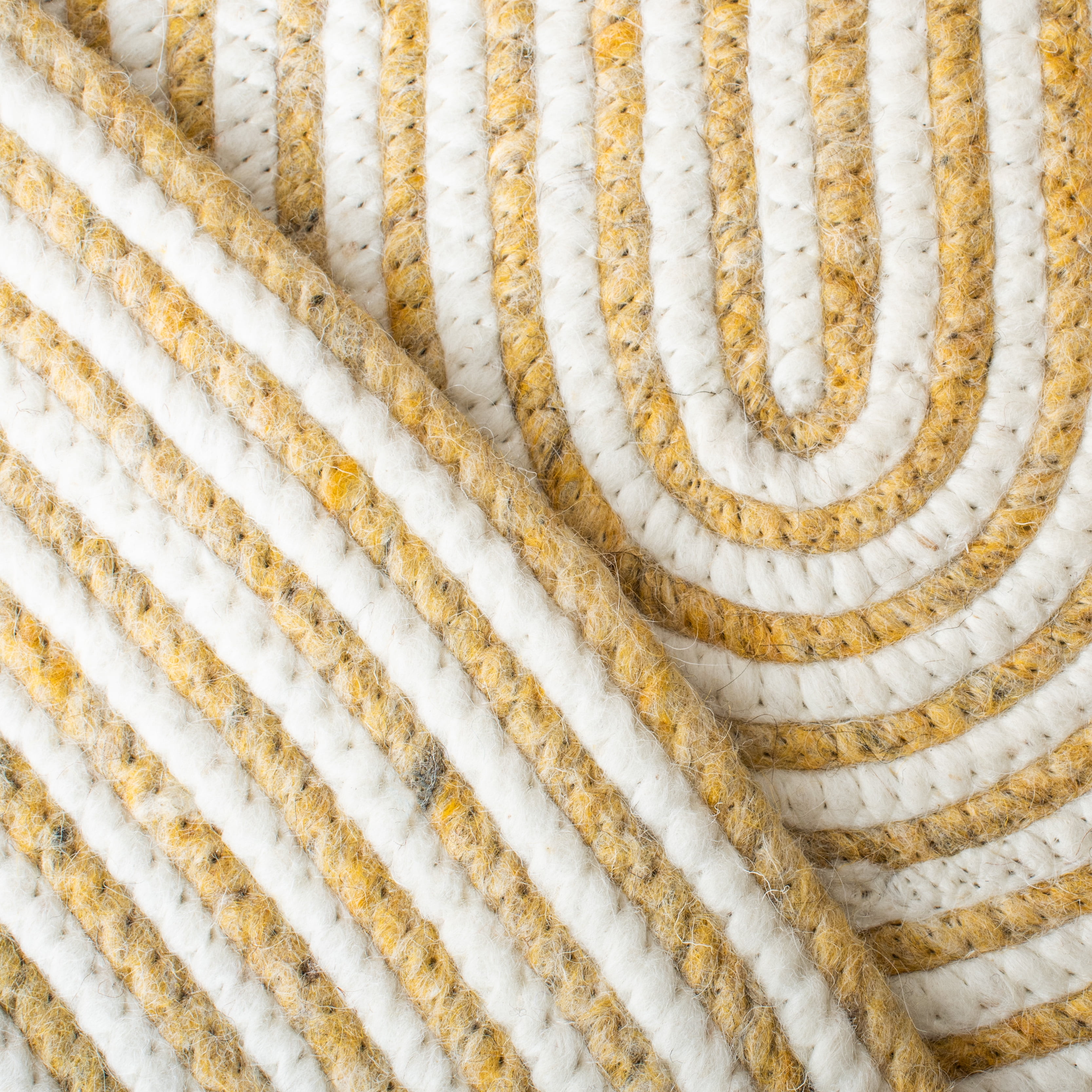 SAFAVIEH Braided Beuregard Solid Reversible Area Rug, Gold/Ivory, 4' x 4' Round