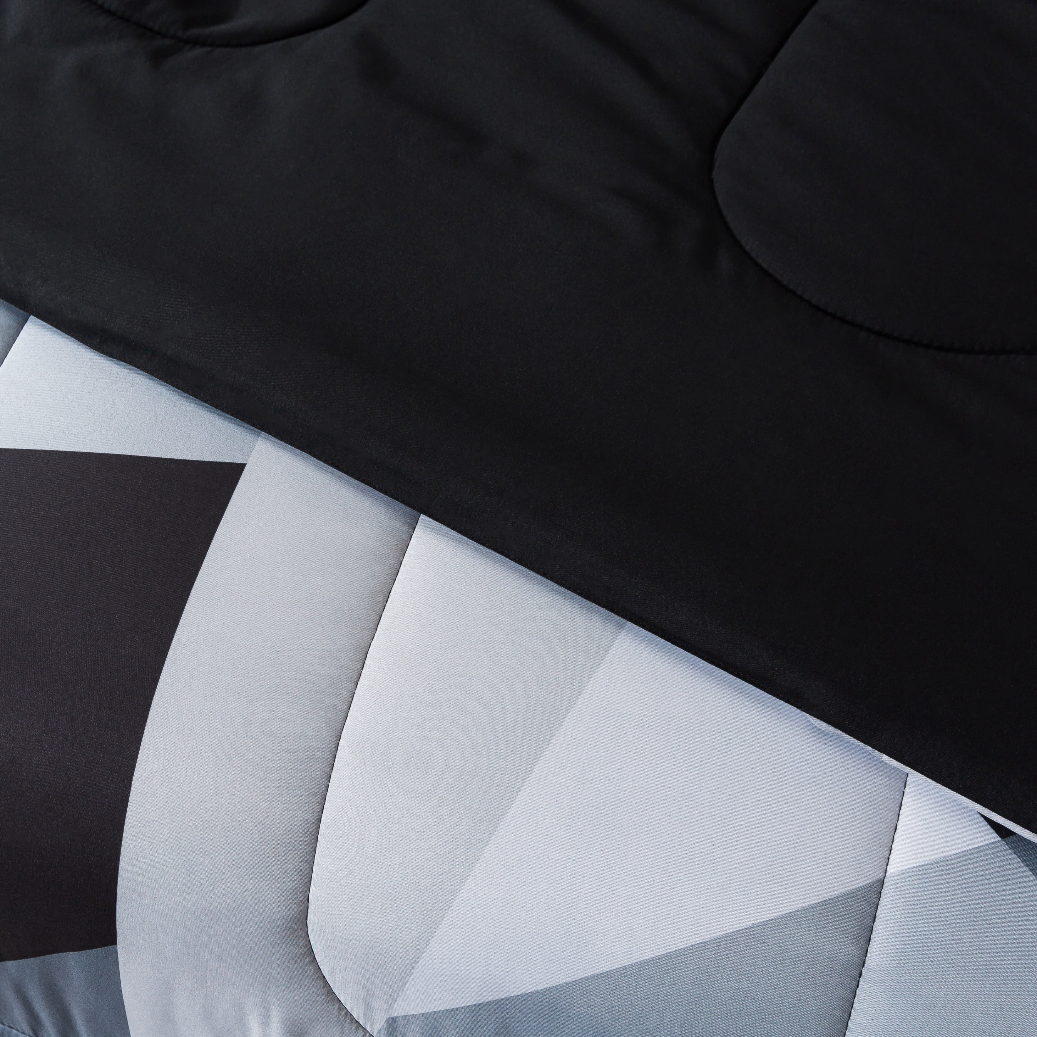Mainstays Black & White Geometric 5 Piece Bed in a Bag Comforter Set with Sheets and Plush Throw, Queen