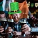 thumbnail image 5 of Xihbxyly Sombrero de San Patricio, Diseño de Duende de Terciopelo Verde, Perfecto para Fiestas, Bares, Obras Escolares y Celebraciones Del Día de San Patricio. Talla Única para Adultos, 33 X 33 X 20, 5 of 7