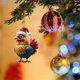 thumbnail image 4 of Colgante acrílico creativo con forma de gallo y pollo para árbol de Navidad, llavero para interior de coche, decoración, regalo de Navidad, 4 of 5