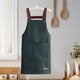 thumbnail image 3 of Delantal de trabajo impermeable y resistente al aceite, delantal de cocina con bolsillos grandes, ropa de trabajo duradera y elegante para el hogar y el jardín., 3 of 8