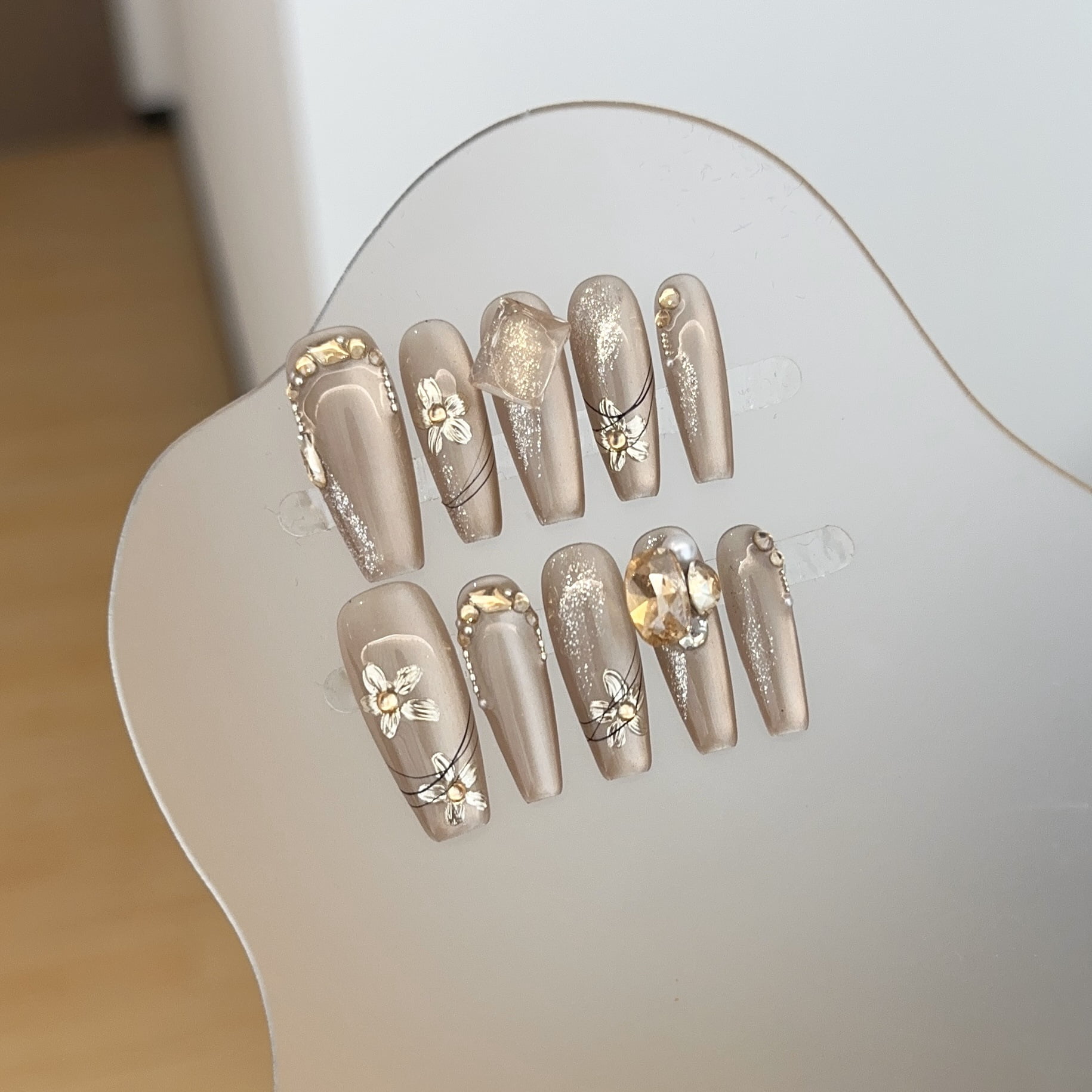 Light luxury handmade wear nail piece high-end brown cat's eye manicure removable large diamond small flower white fake nail