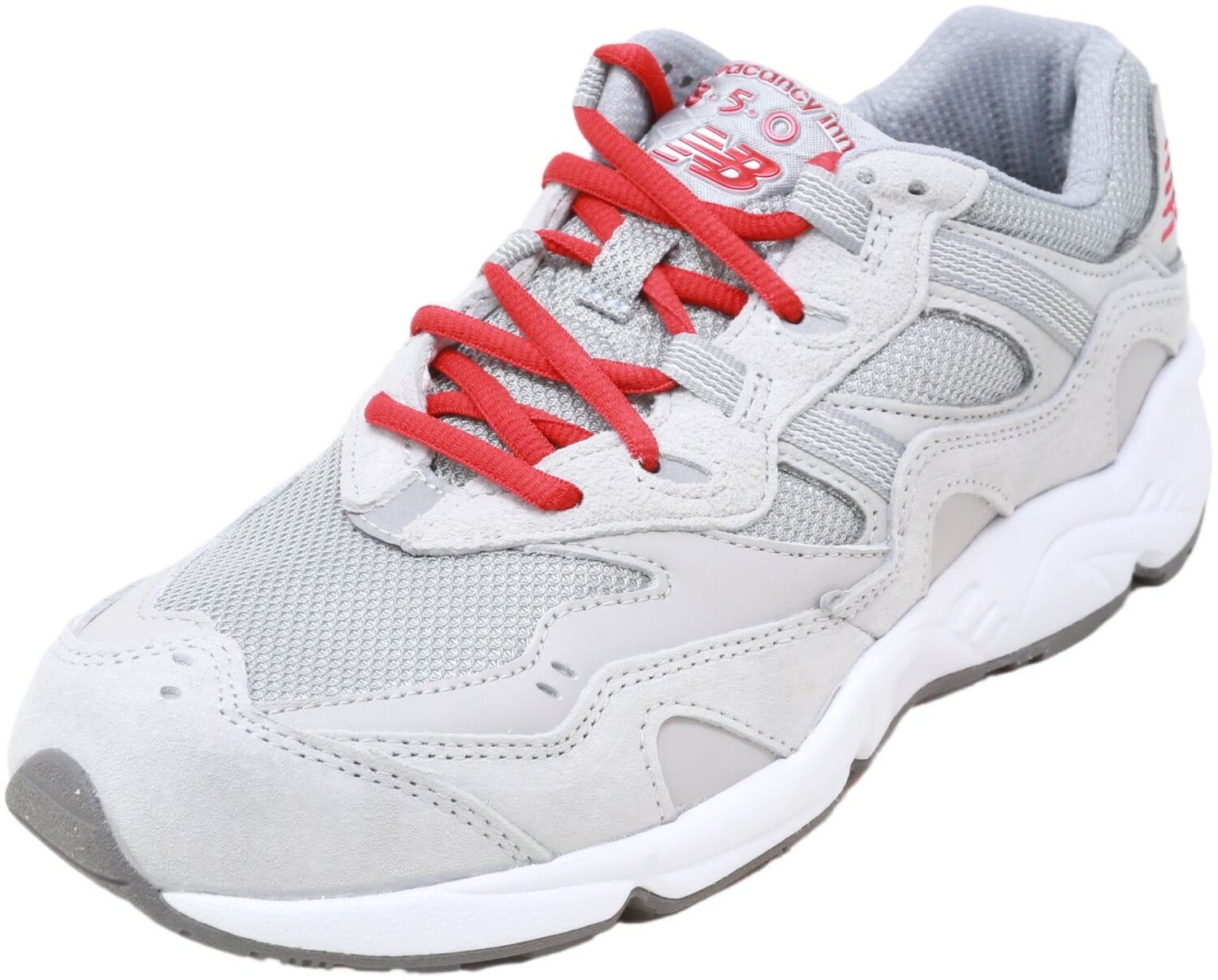 athletic shoes above the ankle