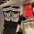 thumbnail image 2 of Hombres Mujeres Pareja Calcetines de algodón acanalados Harajuku Hip Hop Doble rayas Tigre Animal 3D Impreso Monopatín Medias de tubo medio Regalos de Año Nuevo, 2 of 5