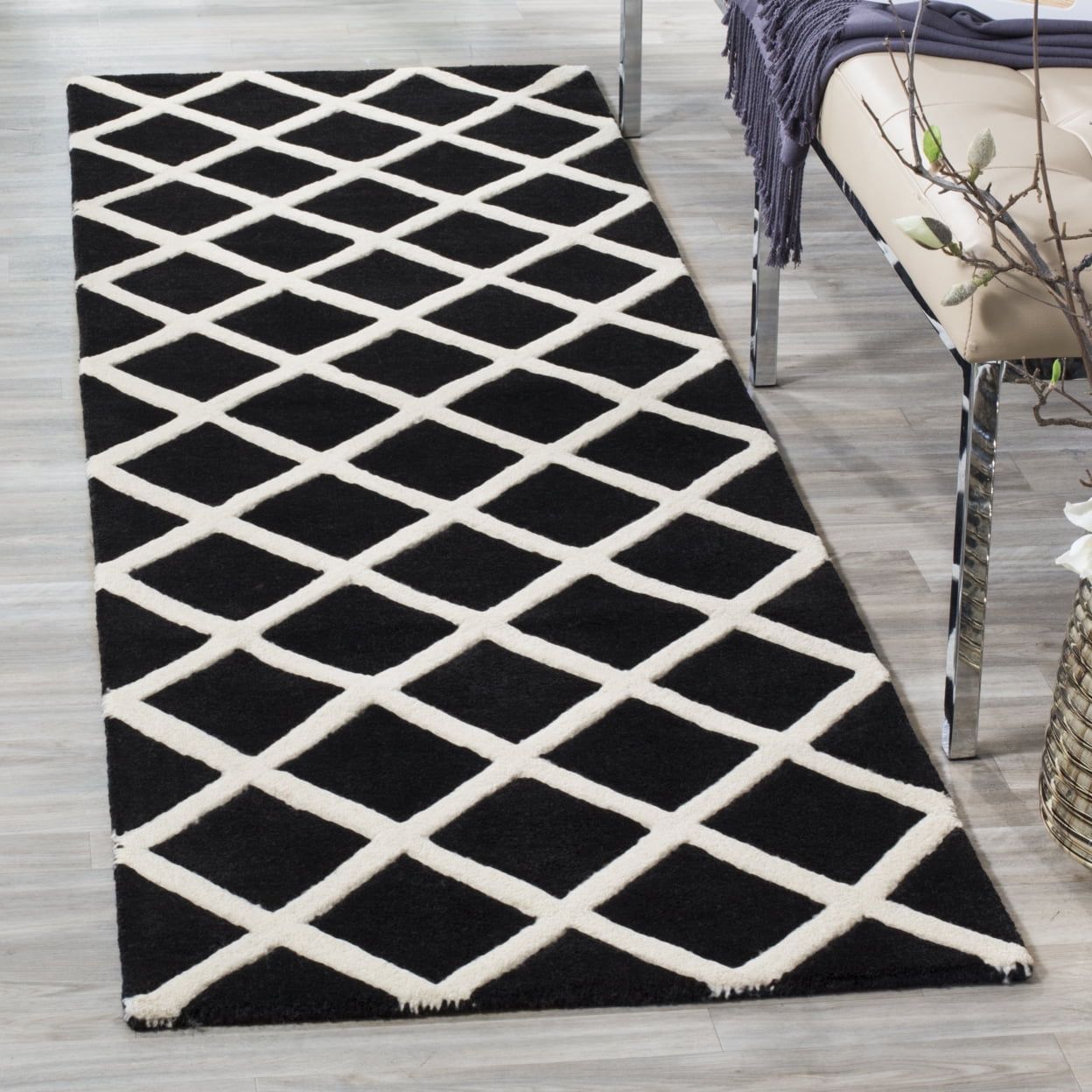 SAFAVIEH Chatham Jahn Geometric Diamonds Wool Runner Rug, Black/Ivory, 2'3" x 7'