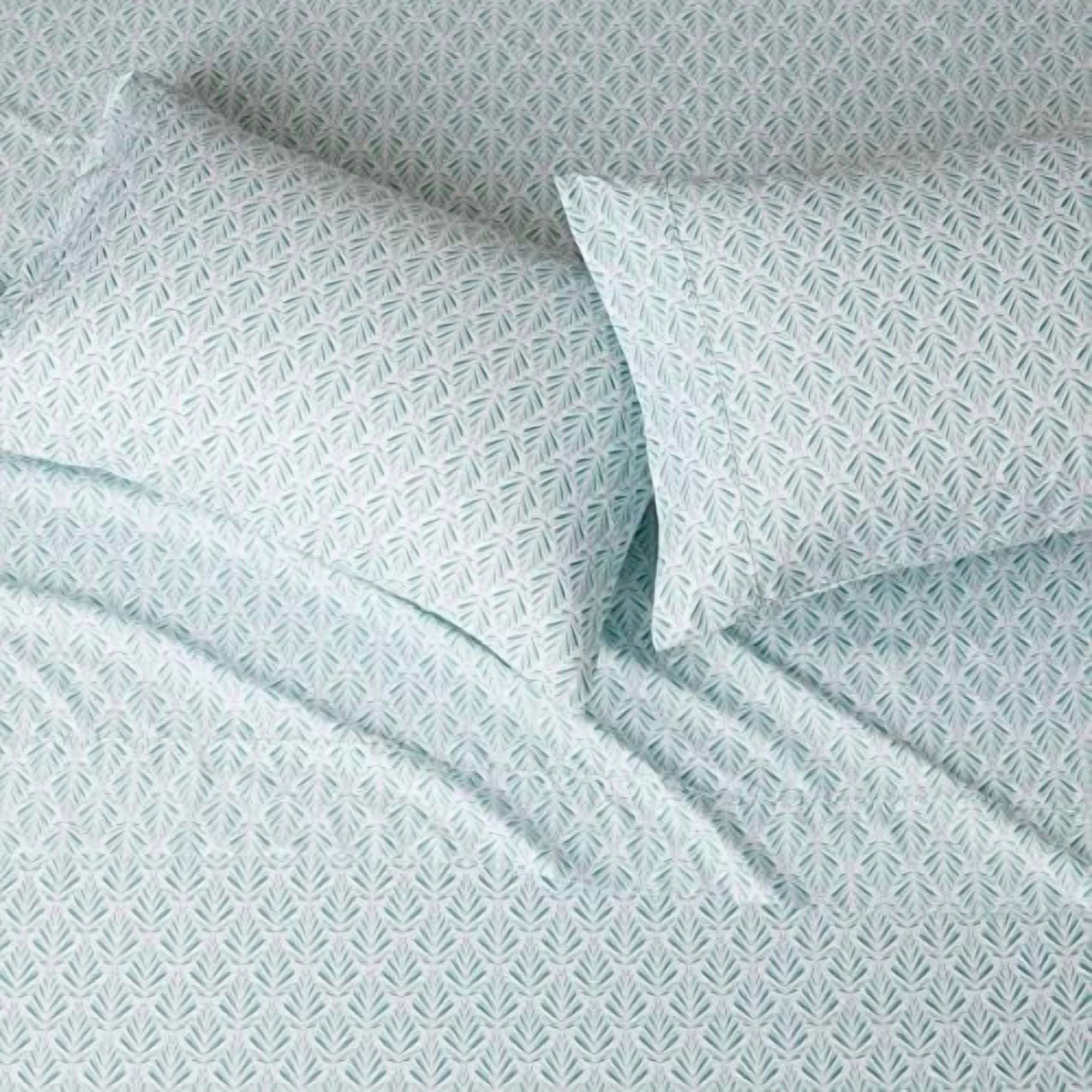 Basics Lightweight Super Soft, Breathable Easy Care Microfiber 4 Piece Bed Sheet Set With 14" Deep Pockets, King, Aqua Fern, Printed