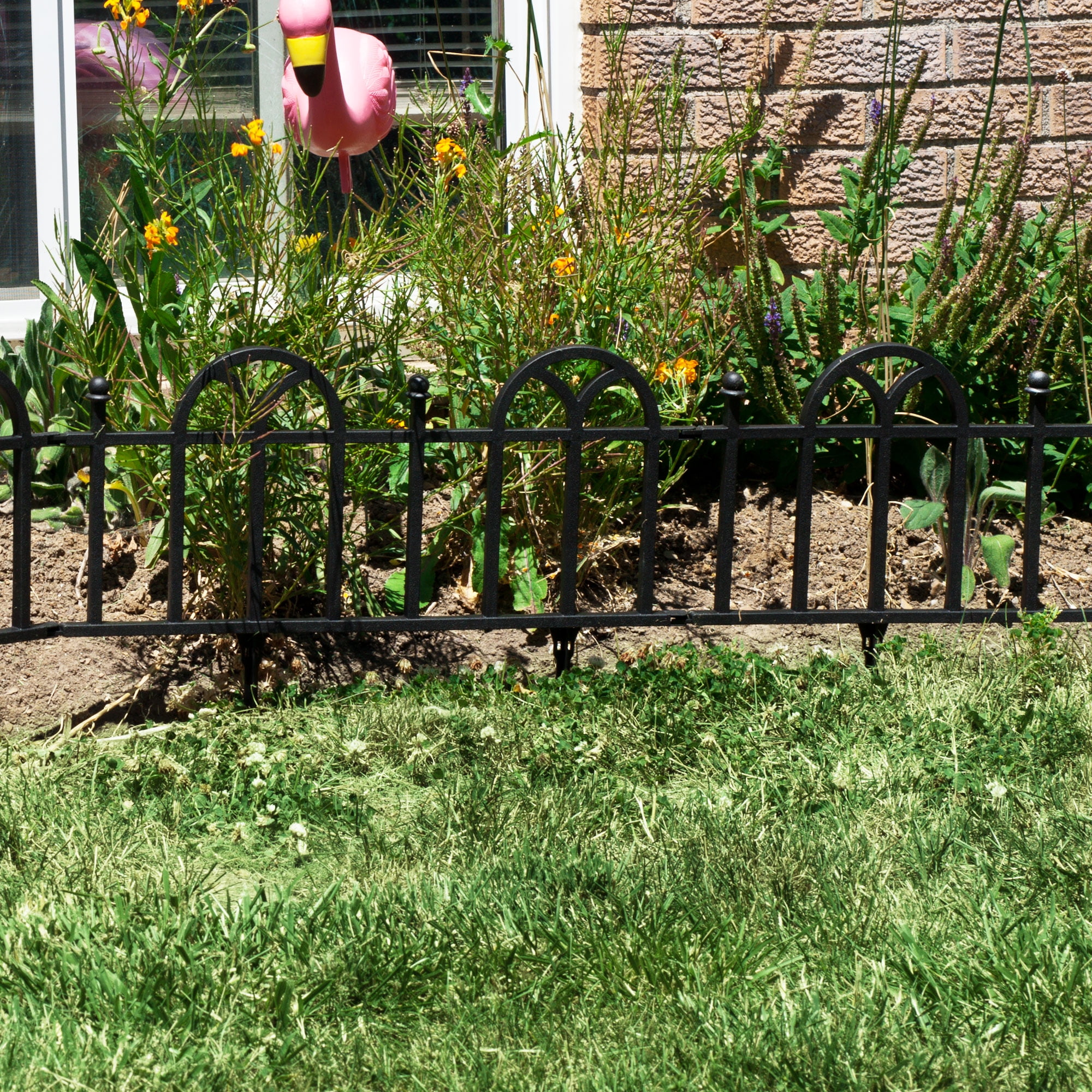 Pure Garden 4-Piece Flower Bed Edging - Interlocking No-Dig Fence (Black)