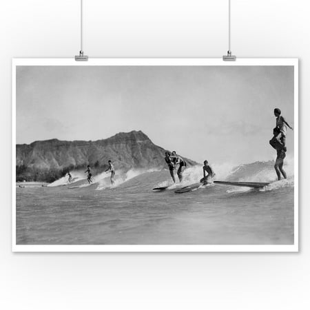 - Honolulu, Hawaii - Surfers off Waikiki Beach - Vintage Photograph (9x12 Art Print, Wall Decor Travel Poster)