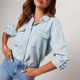 thumbnail image 4 of Camisa Camisas con botones para mujer, blusa vaquera clásica simple, abrigo informal para primavera y otoño Kuymtek Azul claro T L para Mujer, 4 of 5