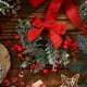 thumbnail image 4 of Mini Coronas Navideñas para Ventanas con Lazos de Cinta y Bayas Rojas | Decoración Festiva para Ventanas y Puertas | Fáciles de Colgar | 1 Unidad, 4 of 5