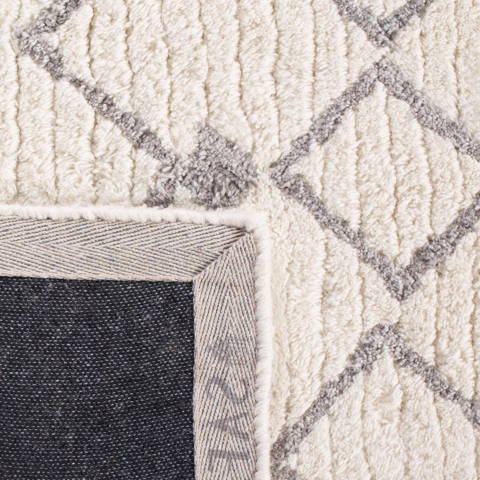 SAFAVIEH Casablanca Victoria Moroccan Wool Runner Rug, Ivory/Silver, 2'3" x 8'