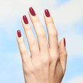 thumbnail image 4 of El esmalte de uñas OPI Nature Strong da un origen natural al granate, 4 of 6