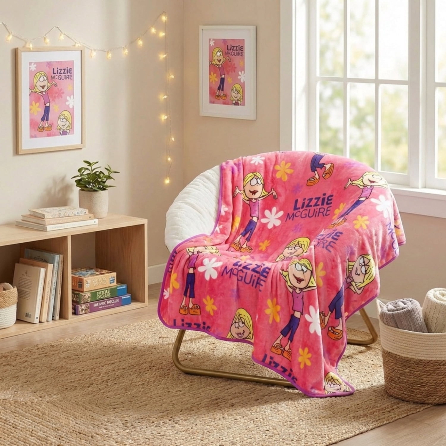 Disney Lizzie McGuire Totally Lizzie Kids Throw Blanket, Polyester Silk Touch, Multicolor, 50" x 70"