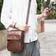thumbnail image 2 of Bolso de cuero para hombre, maletín vertical informal, bolso de negocios para documentos para hombre, bolso cruzado de piel de vaca, bolso de hombro para generar cabello, 2 of 5