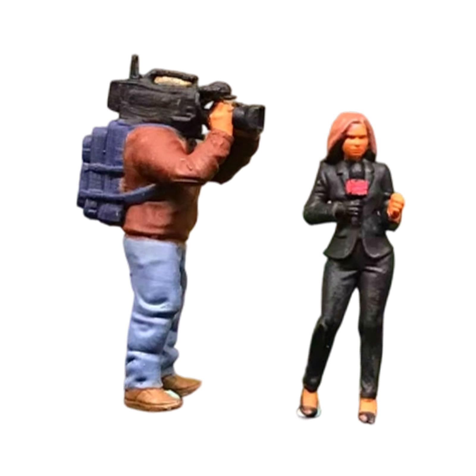2 Pieces 1:64 Scale Miniature People Reporter Figures Realistic Resin for DIY Projects and Scene Decor