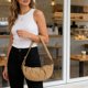 thumbnail image 1 of Bolso bandolera de nailon de gran capacidad | Bolso plisado tipo dumpling para mujer | Bolso acolchado para el día a día, ideal para estudiantes y oficina, 1 of 6