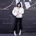 thumbnail image 4 of -chaquetas acolchadas cortas de estilo coreano para mujer, abrigos acolchados ligeros, ropa de calle de gran tamaño, color negro, Invierno, 4 of 5