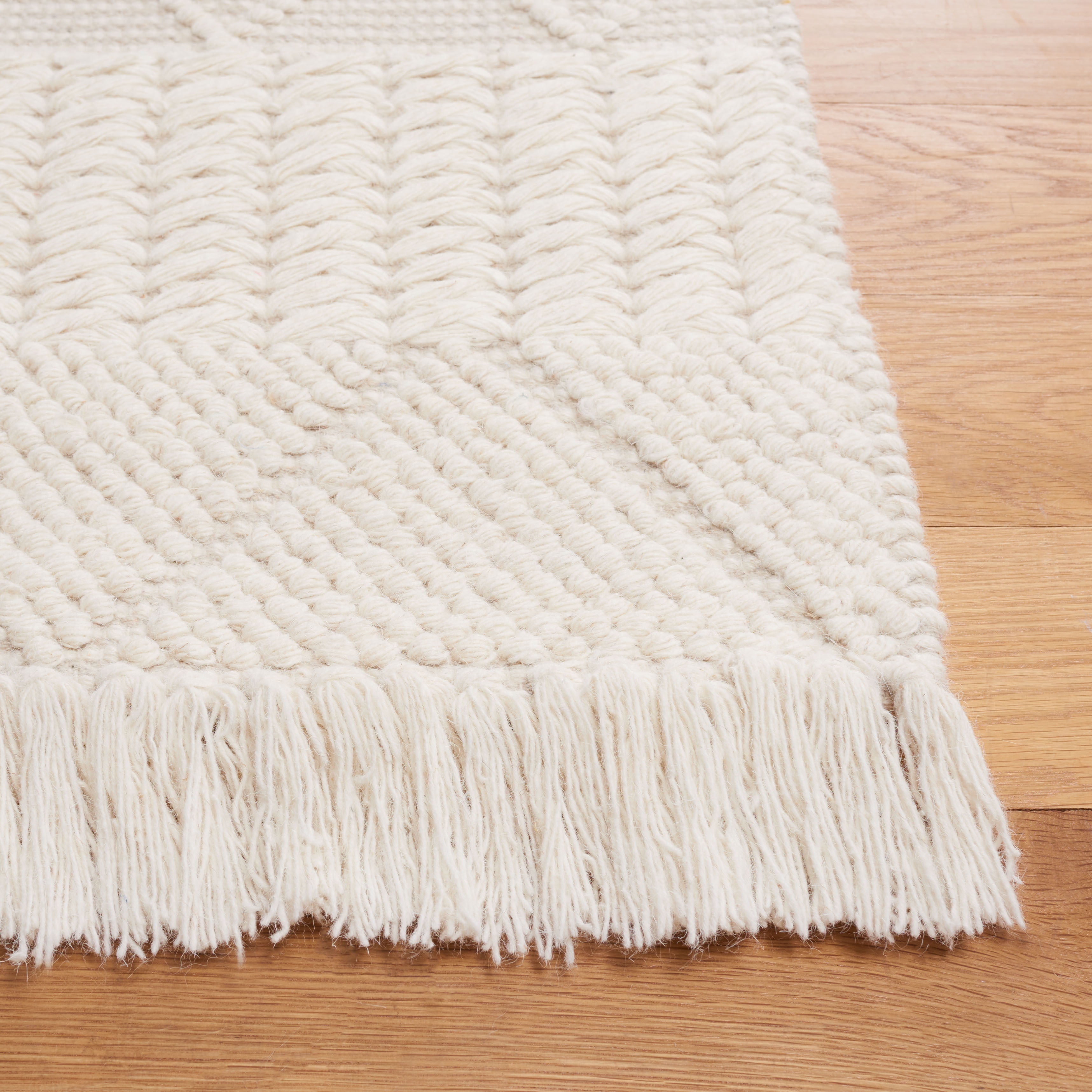 SAFAVIEH Natura Marvyn Southwestern Wool Area Rug, Ivory/Grey, 6' x 9'