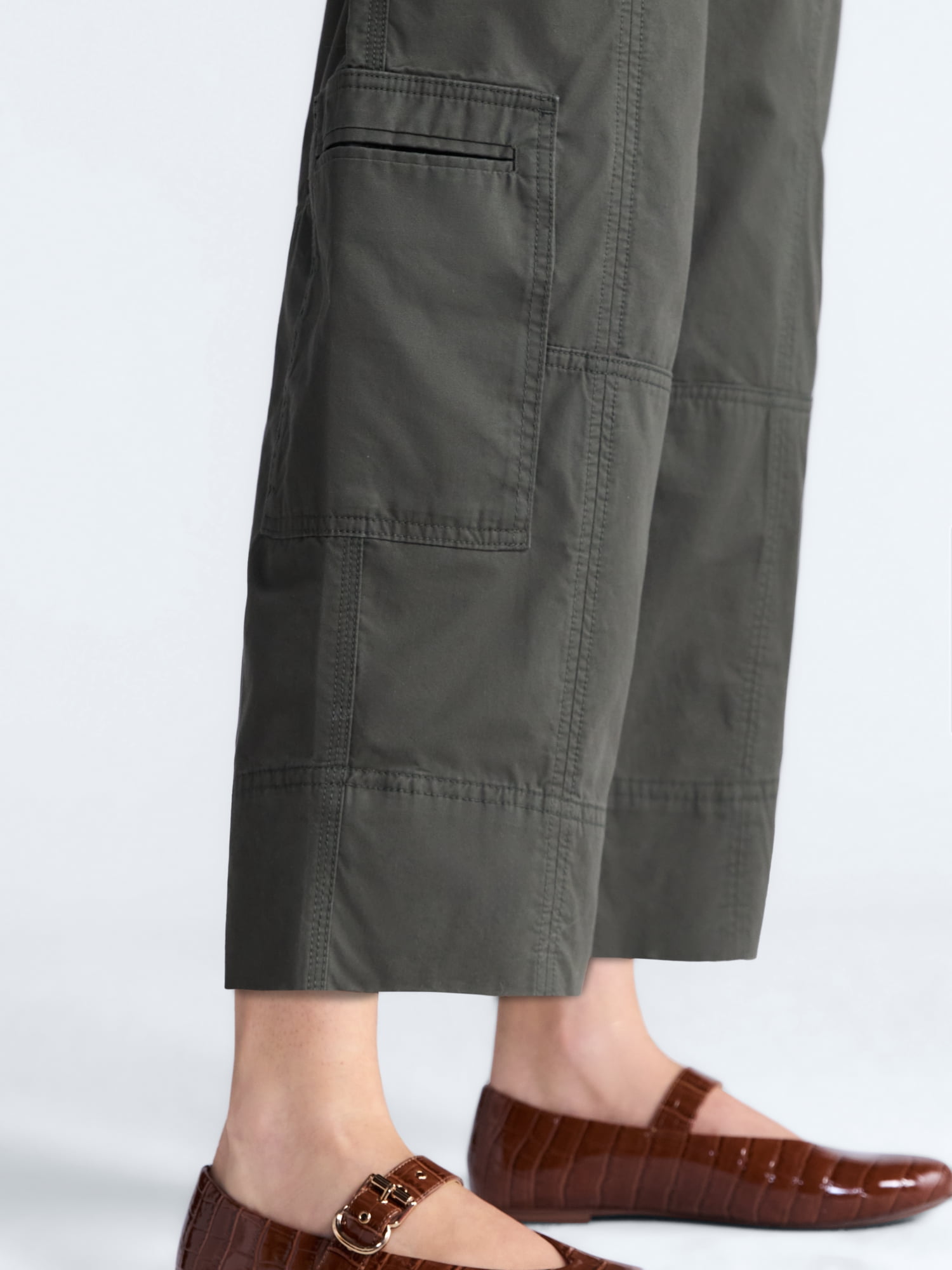 Free Assembly Women's and Women's Plus High Rise Cropped Cargo Barrel Pants, 26.5" Inseam, Sizes XS-4X