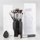 thumbnail image 1 of Set de brochas de maquillaje Niré Beauty, veganas, 15 piezas, con funda y esponja, 1 of 8