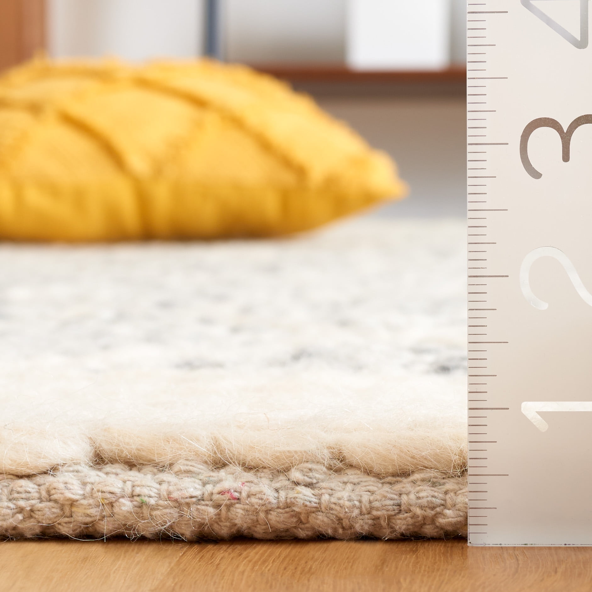 SAFAVIEH Natura Montana Diamond Area Rug, Gray/Ivory, 6' x 6' Square