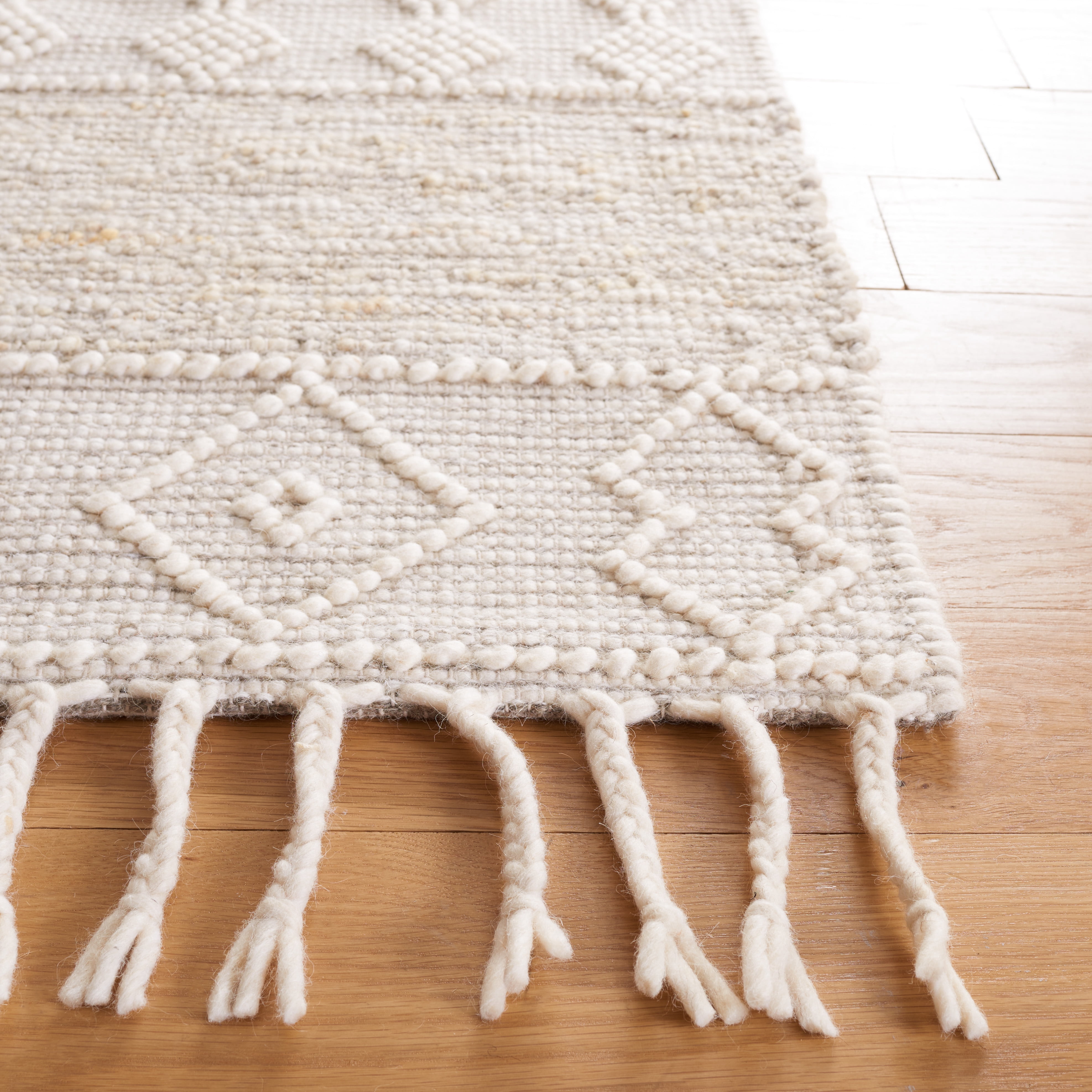 SAFAVIEH Natura Caitriona Southwestern Area Rug, Ivory/Beige, 6' x 9'