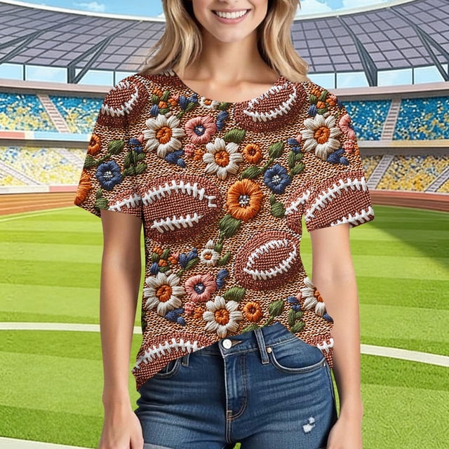 YFNNUP T-Shirts de Football Grande Taille pour Femmes à Manches Courtes, T-Shirt à Imprimé Graphique, Tunique Légère, T-Shirt à Col Rond, Haut d'Été Confortable pour Journées de Match, Brun m