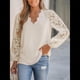 thumbnail image 5 of Blusa Elegante de Encaje para Mujer, Larga, Cuello en V, Ojales, Elegante, para Fiesta, Floral, con Cuello en V Festoneado Albaricoque XXL, 5 of 9