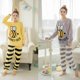 thumbnail image 4 of Pijama de franela gruesa de terciopelo para mujer, traje de dos piezas con patrón de dibujos animados de abeja, algodón cálido, invierno, 2020, 4 of 4