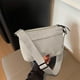 thumbnail image 4 of Bolso de hombro ligero e informal para mujer, elegante y tipo mensajero, bolso cuadrado de tela compacto para uso diario., 4 of 6