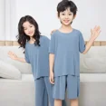 thumbnail image 4 of Novedad de verano, conjunto de ropa de dormir de seda helada para niños, ropa holgada de manga corta para el hogar para niños y niñas, conjunto de dos piezas, pijama cómodo, 4 of 5