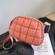 thumbnail image 3 of Bolso Acolchado A Cuadros Cruzado Femenino Color Sólido para Mujer, 3 of 6