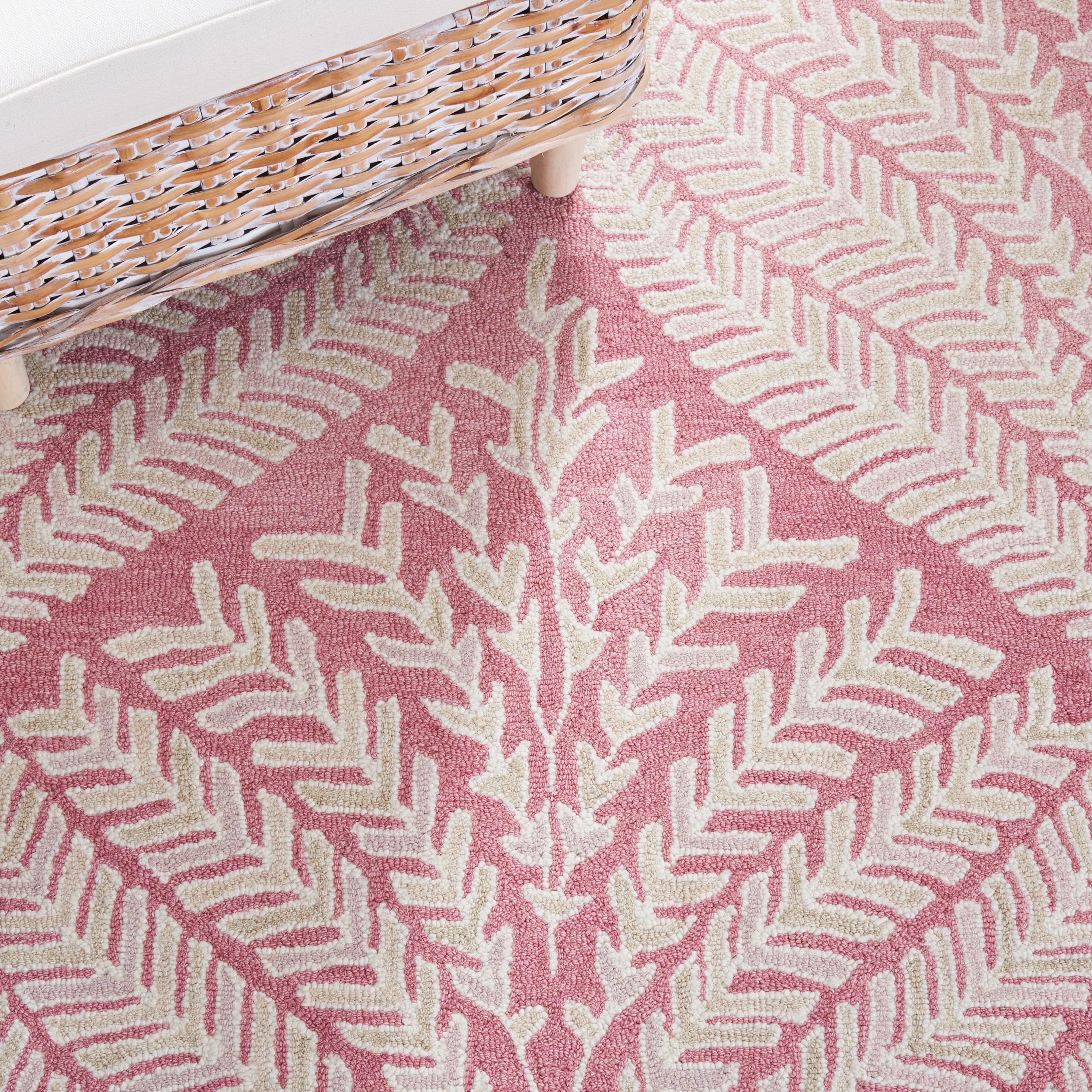 SAFAVIEH Capri Proinsias Leaves Wool Area Rug, Pink/Ivory, 3' x 3' Square