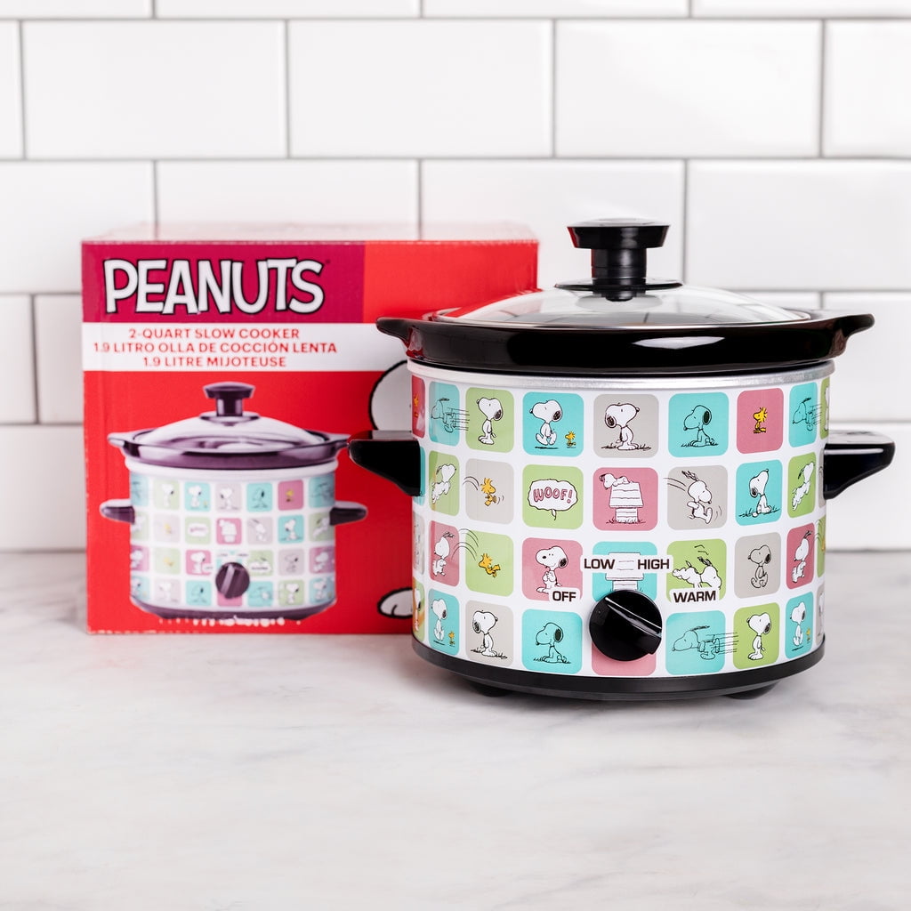 Uncanny Brands Peanuts Snoopy & Woodstock 2 Quart Slow Cooker