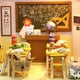 thumbnail image 4 of Modelo de aula a prueba de polvo de casa de muñecas de madera DIY para niños de amigos de la familia (A) Ndcxsfigh Nuevos Originales, 4 of 6