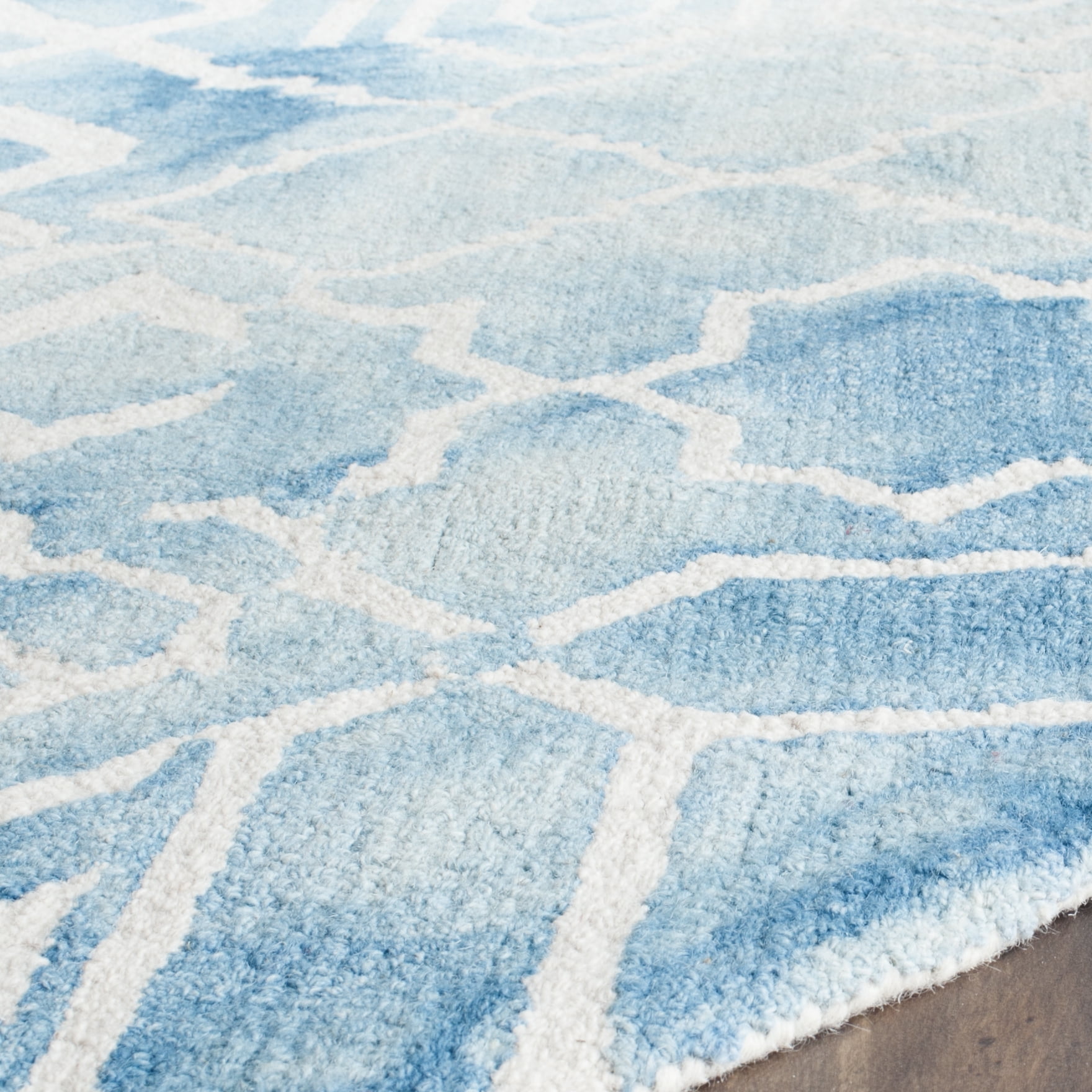 Safavieh Dip Dye Aylmer Distressed Area Rug, Blue/Ivory, 5' x 5' Round