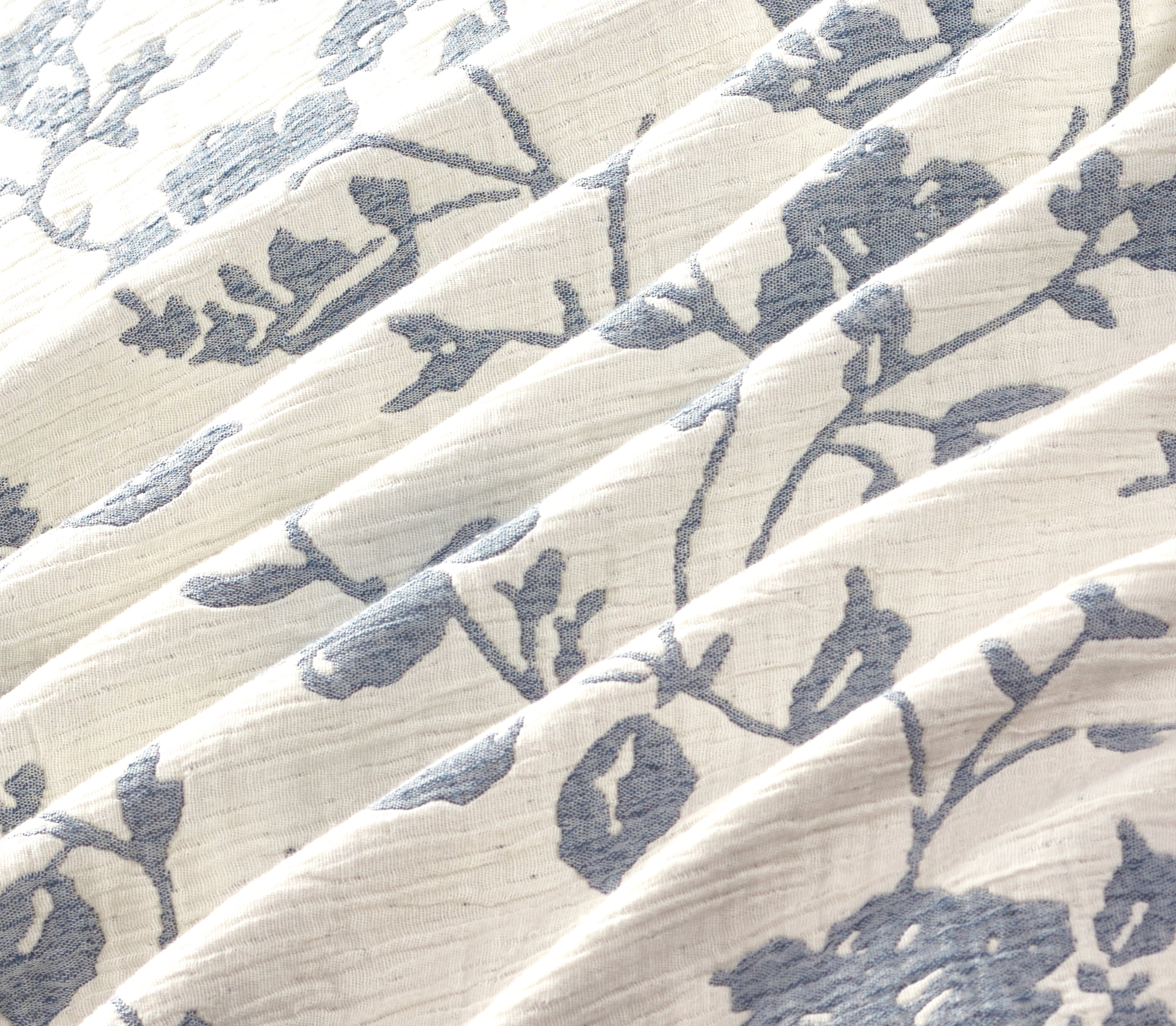 The Pioneer Woman Agatha Floral Gauze Quilt, Blue Dust, Full/Queen, Reversible