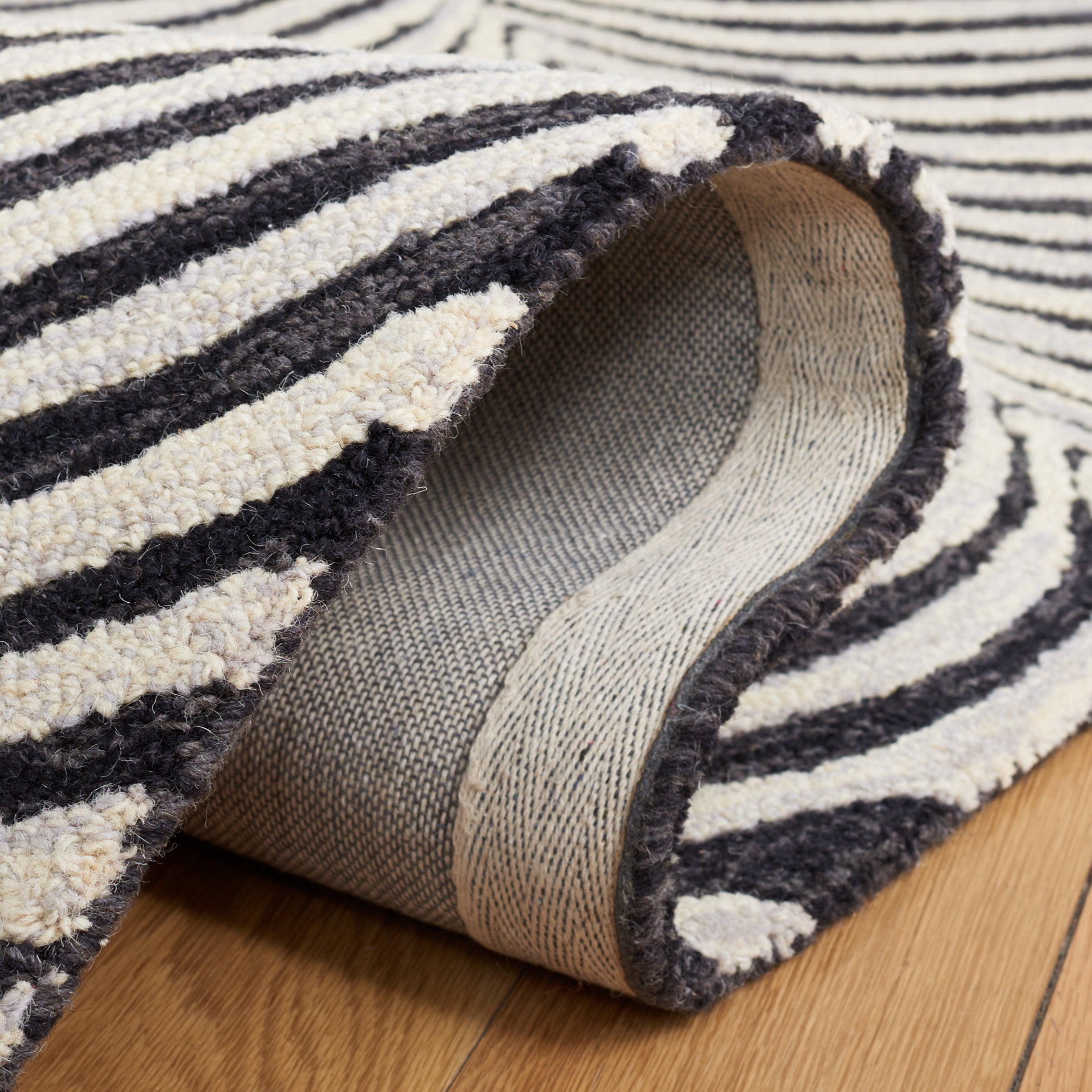 SAFAVIEH Metro Quinn Wavy Striped Area Rug, Black/Beige, 6' x 6' Square