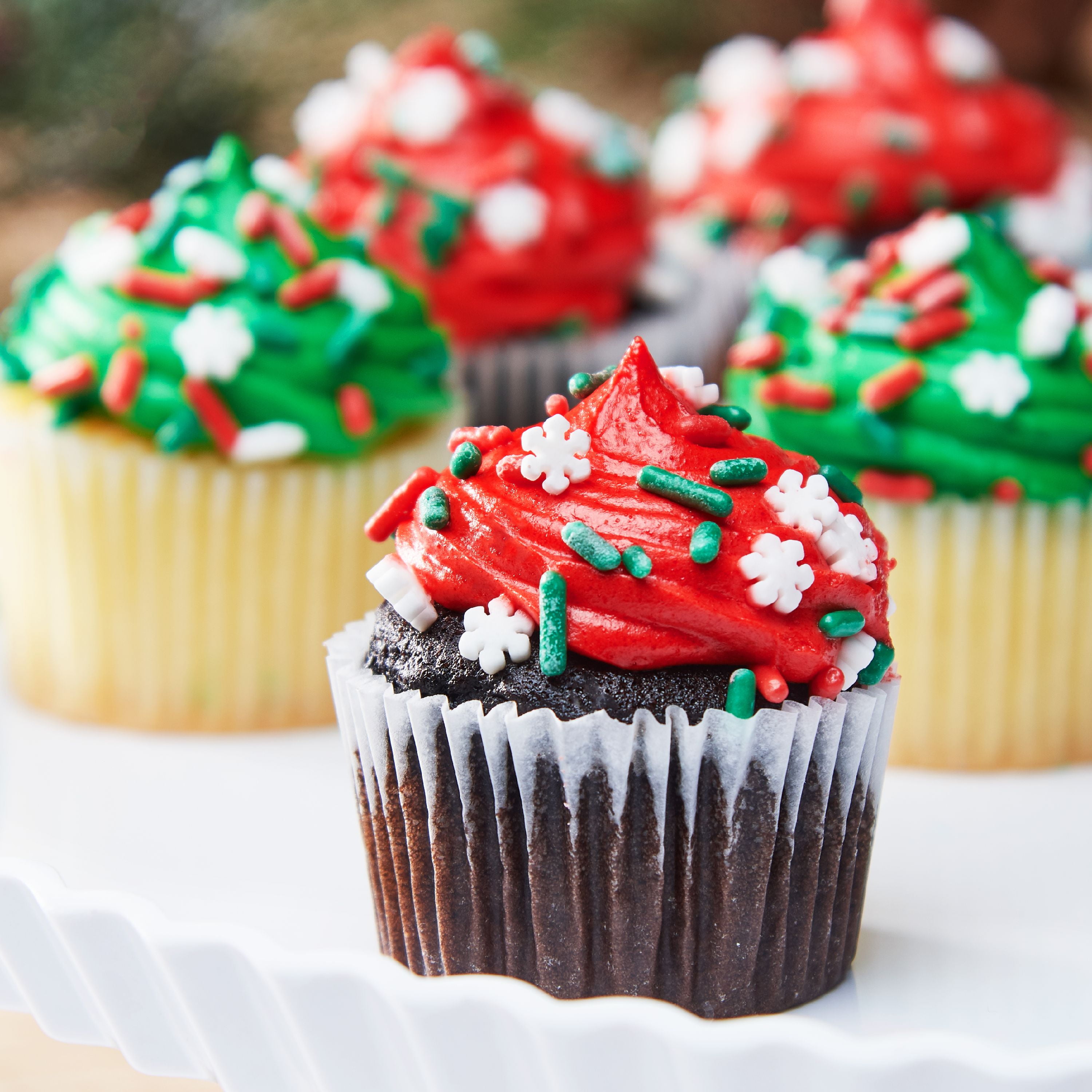 The Bakery Vanilla Cupcakes And Chocolate Cupcakes 24 Count The Bakery Vanilla Cupcakes And Chocolate Cupcakes 24 Count