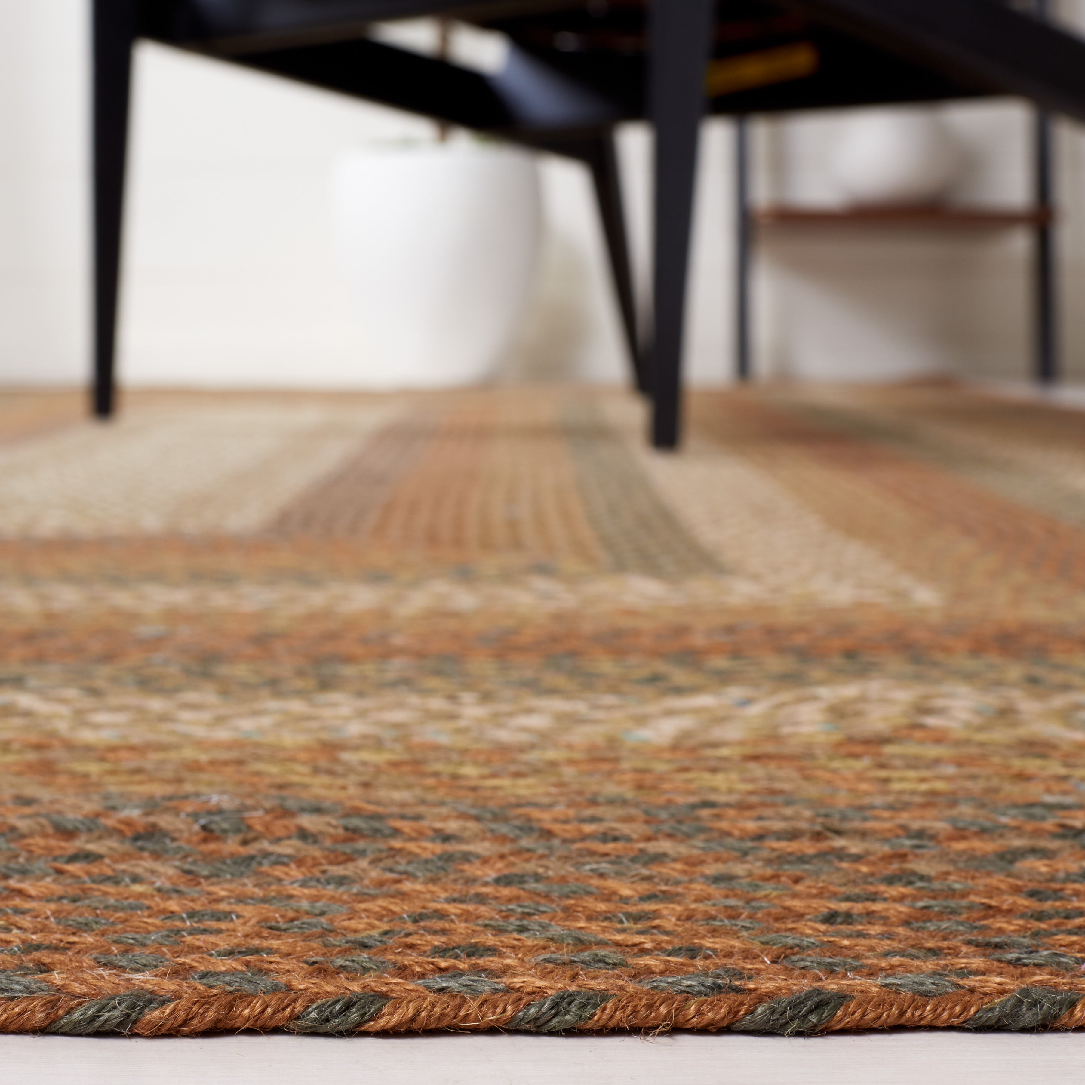 SAFAVIEH Braided Dorinda Bordered Reversible Runner Rug, Ivory/Green, 2'3" x 8'
