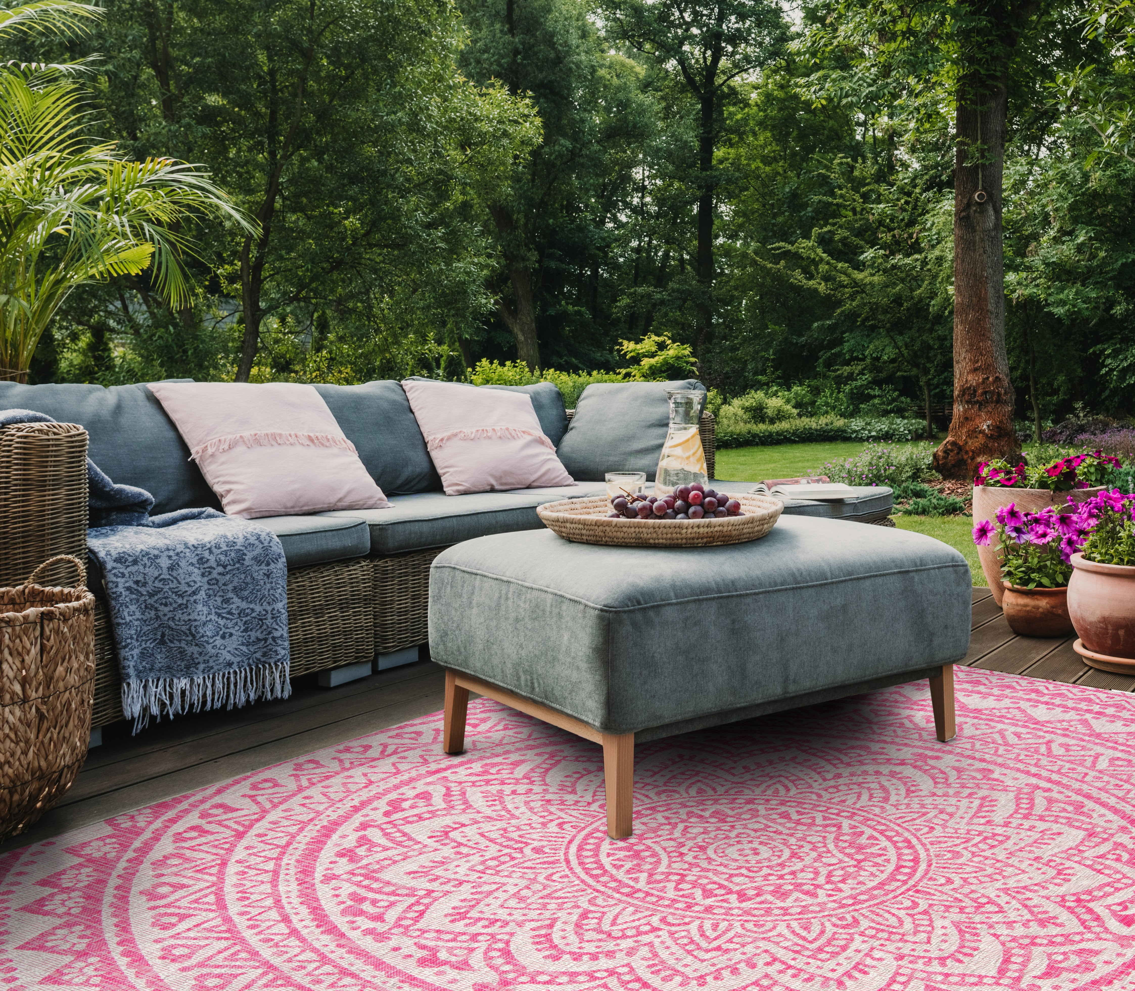 SAFAVIEH Courtyard Josiah Floral Medallion Indoor/Outdoor Area Rug, 6'7" x 6'7" Square, Light Grey/Fuchsia