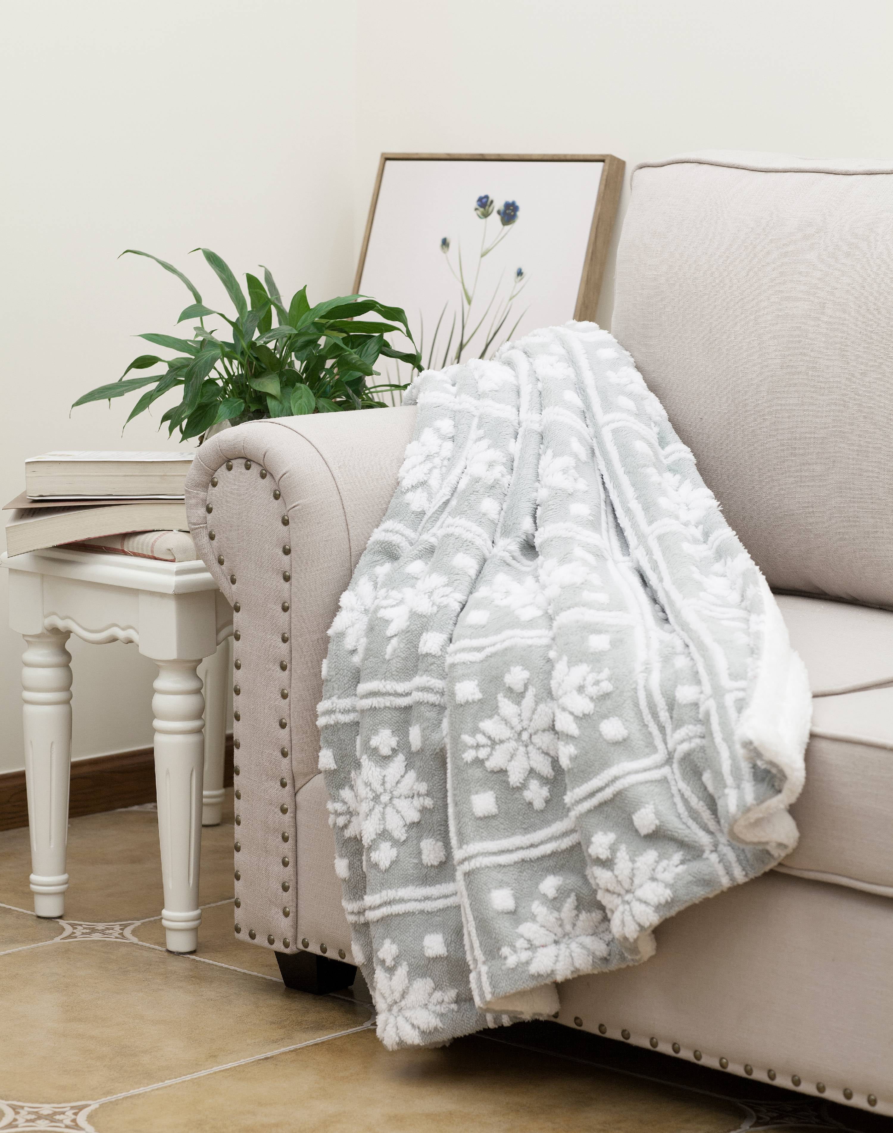 Mistletoe Farms Holiday Throw Blanket, 50x60 Inch