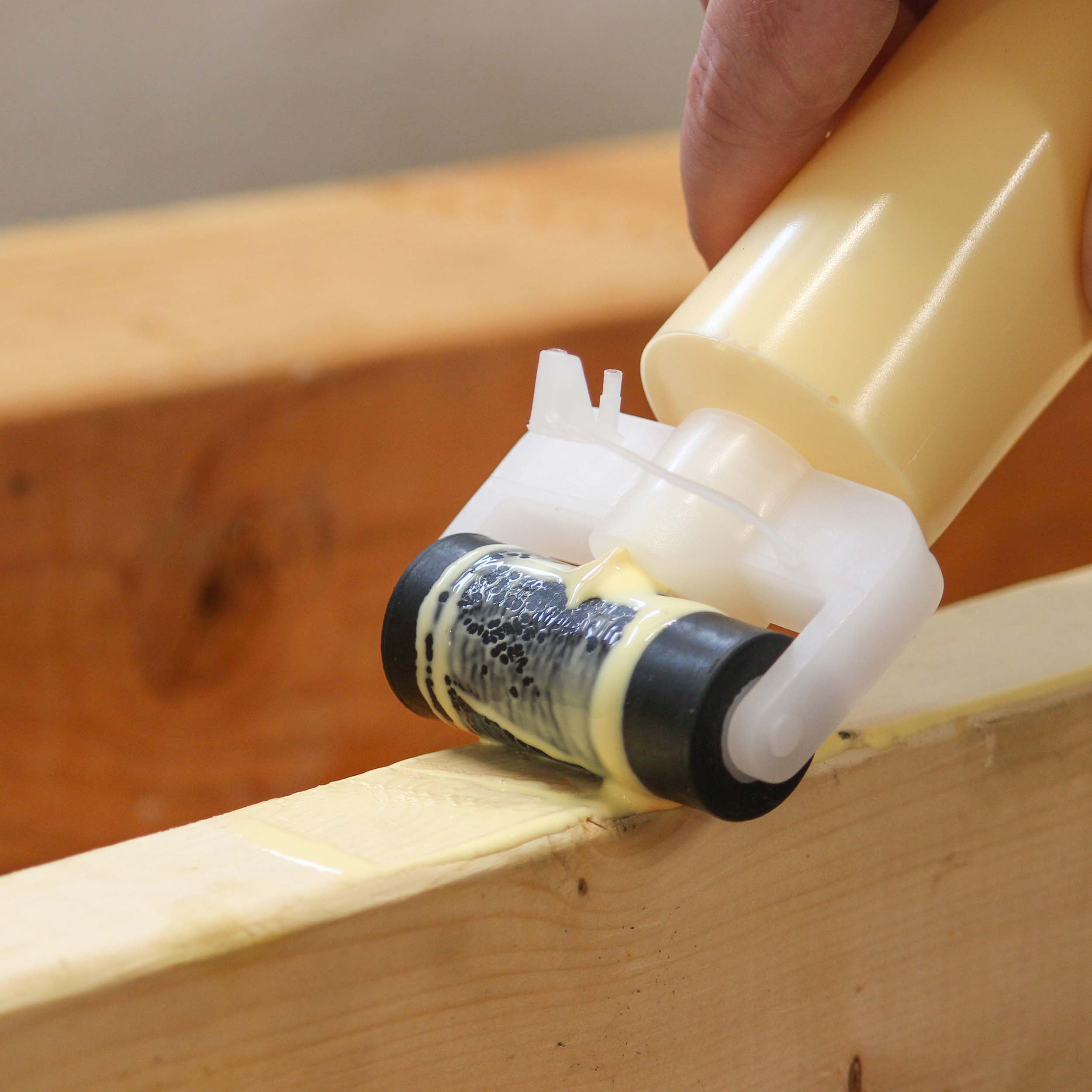 Woodworker's Glue Roller Bottle for Home - China Wood Glue Bottle and Glue  Bottle price