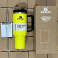 thumbnail image 3 of Vaso Stanley de 40 oz con asa, taza de viaje con tapa y pajita, aislado, de acero inoxidable, para agua, café helado, regalo, 3 of 5