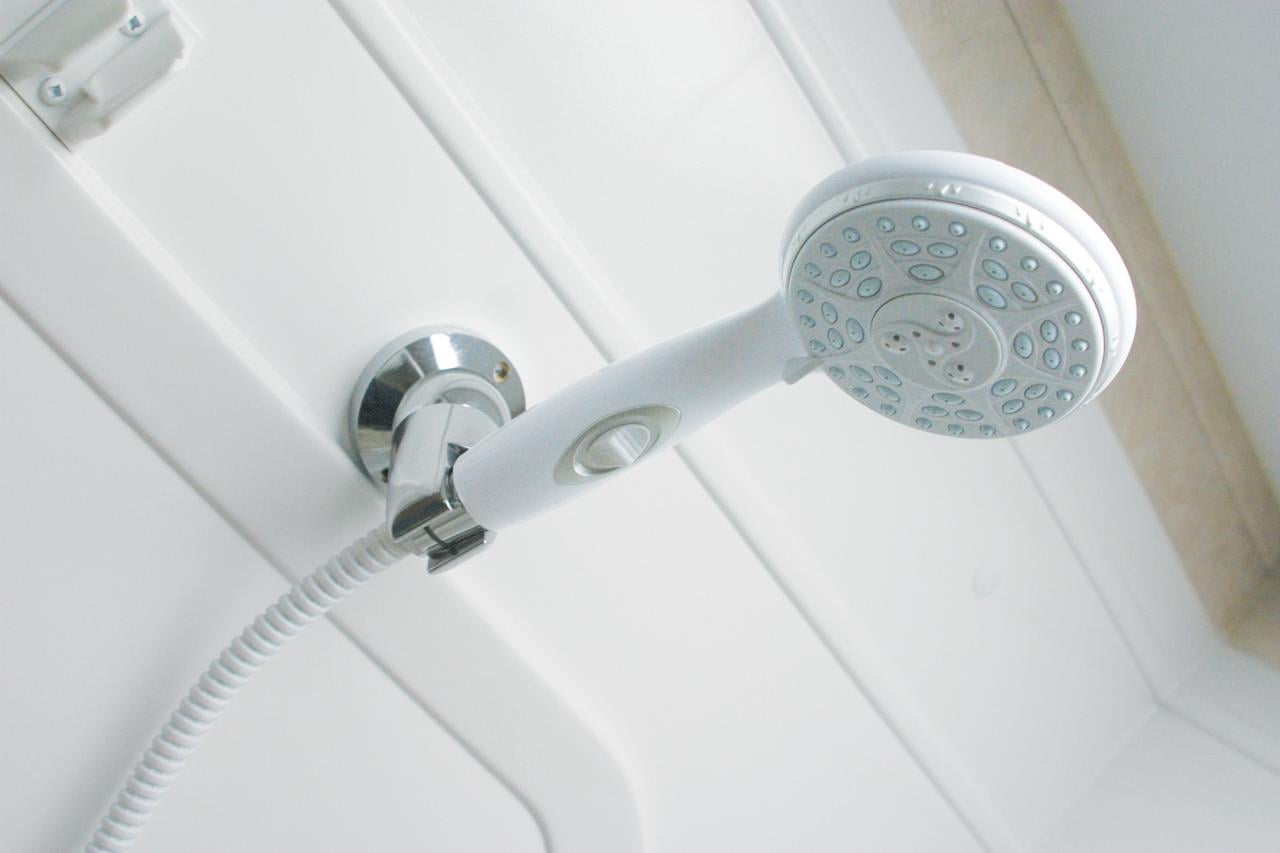 Camco RV Shower Head Kit with on/off Switch and 60-Inch Flexible Hose, White (43714)