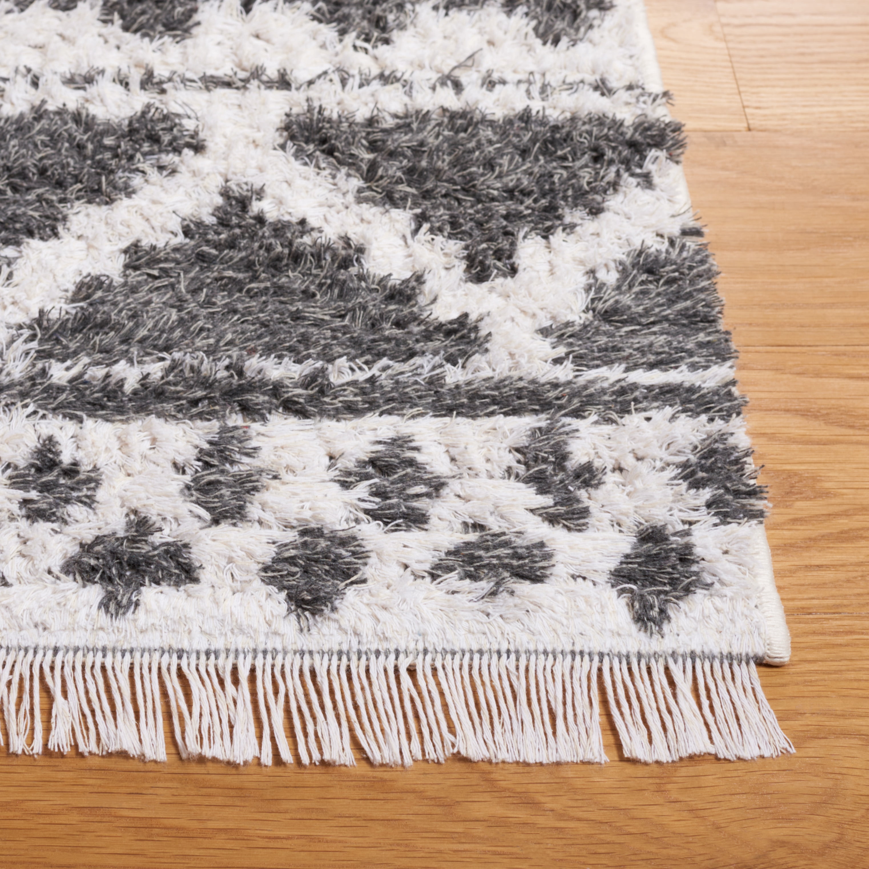 SAFAVIEH Augustine Kalina Geometric Area Rug, Ivory/Gray, 6'4" x 9'6"
