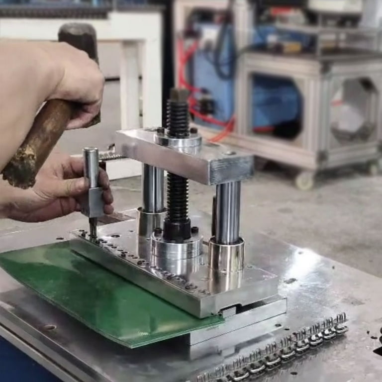 Belt lacing tool clearance