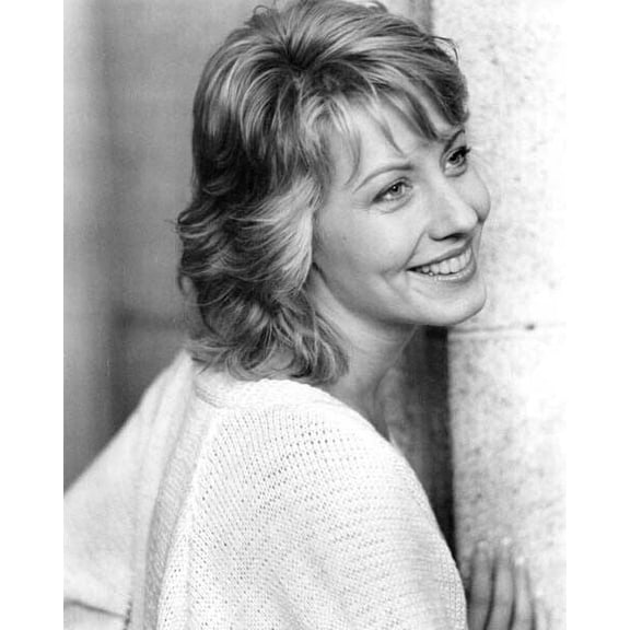 Linda Kozlowski smiling portrait Sue Charlton 1986 Crocodile Dundee 24x36 poster
