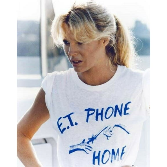 Kim Basinger wears E.T. t-shirt 1980's pose great 5x7 photo