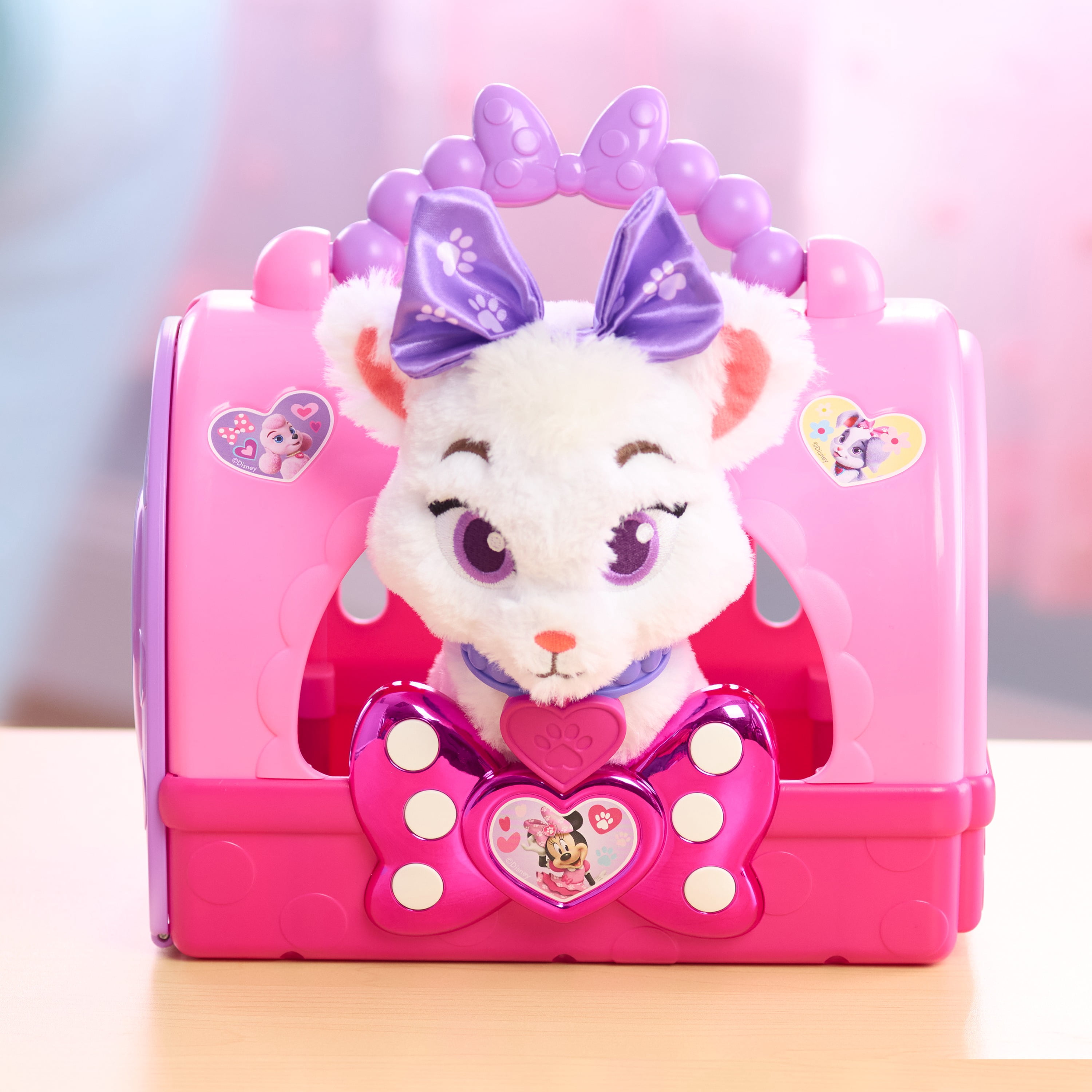 Disney Jr. Minnie Mouse Pampered Paws Pet Carrier, 7-Piece Role-Play Set with Plush Kitty, Collar, Brush and Accessories, Ages 3 Years and up